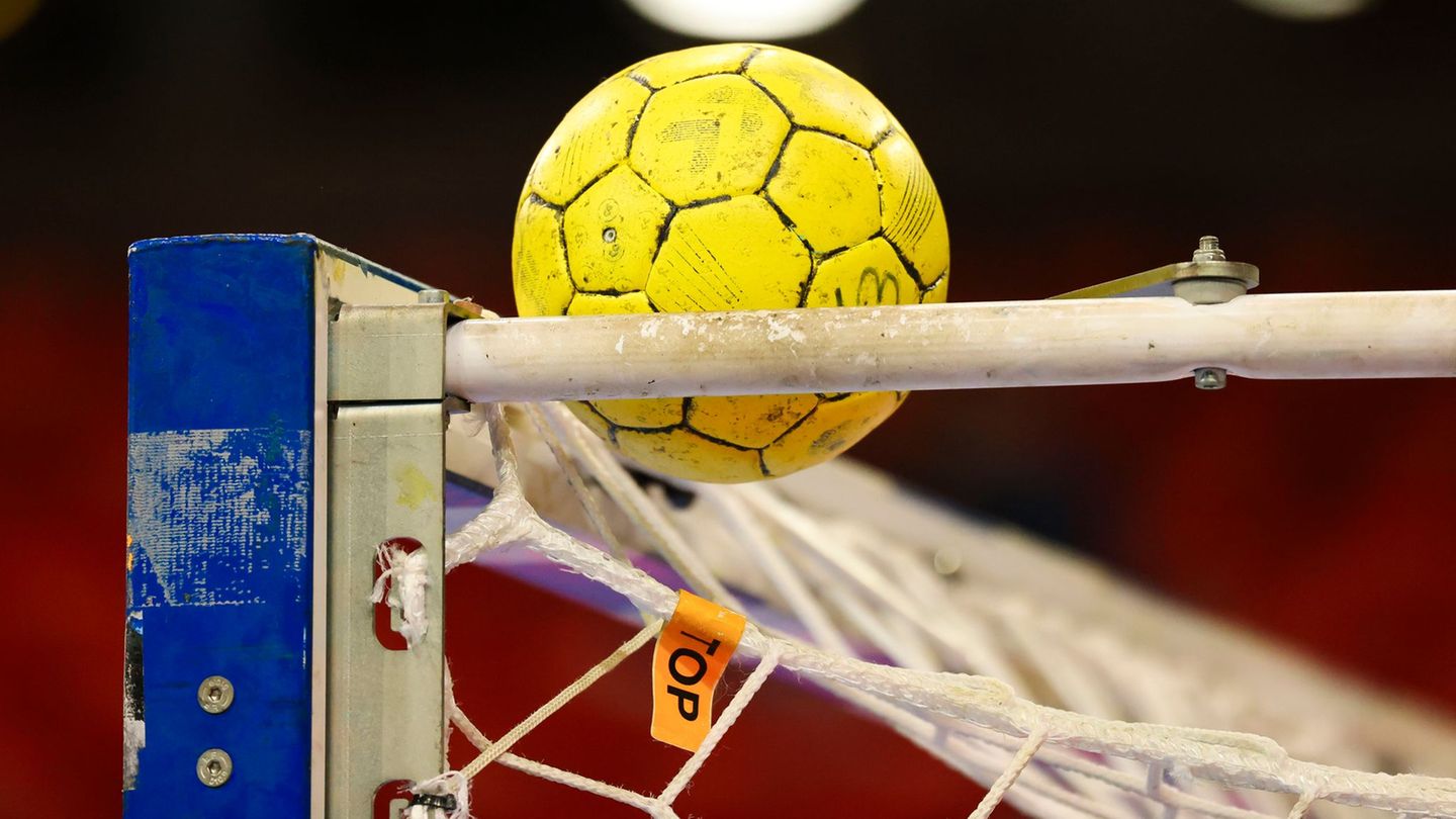 Minutenlange Unterbrechung: Notfall bei Spiel der Handball-Bundesliga