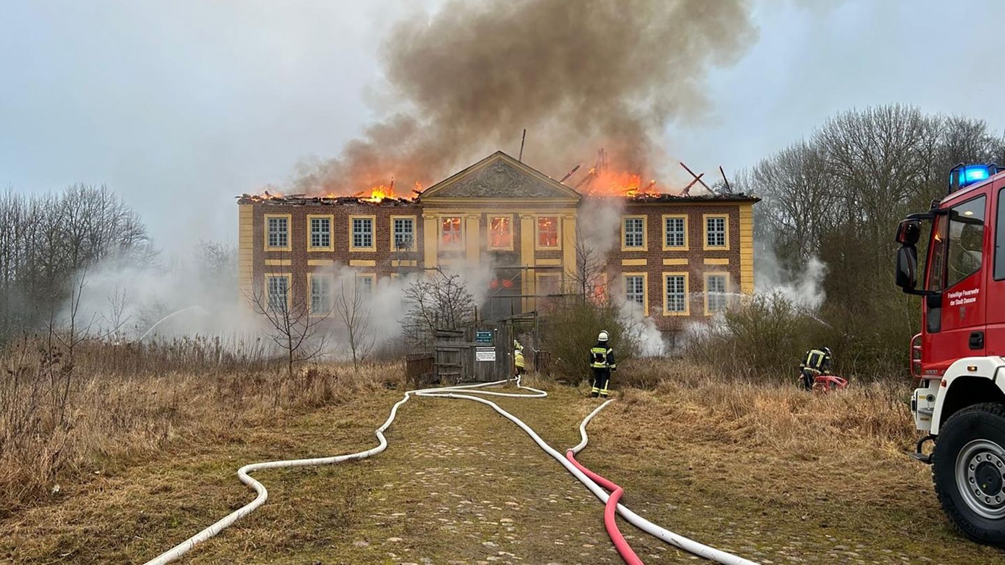 Brände: Schwierige Ermittlungen nach Brand von Schloss Johannstorf