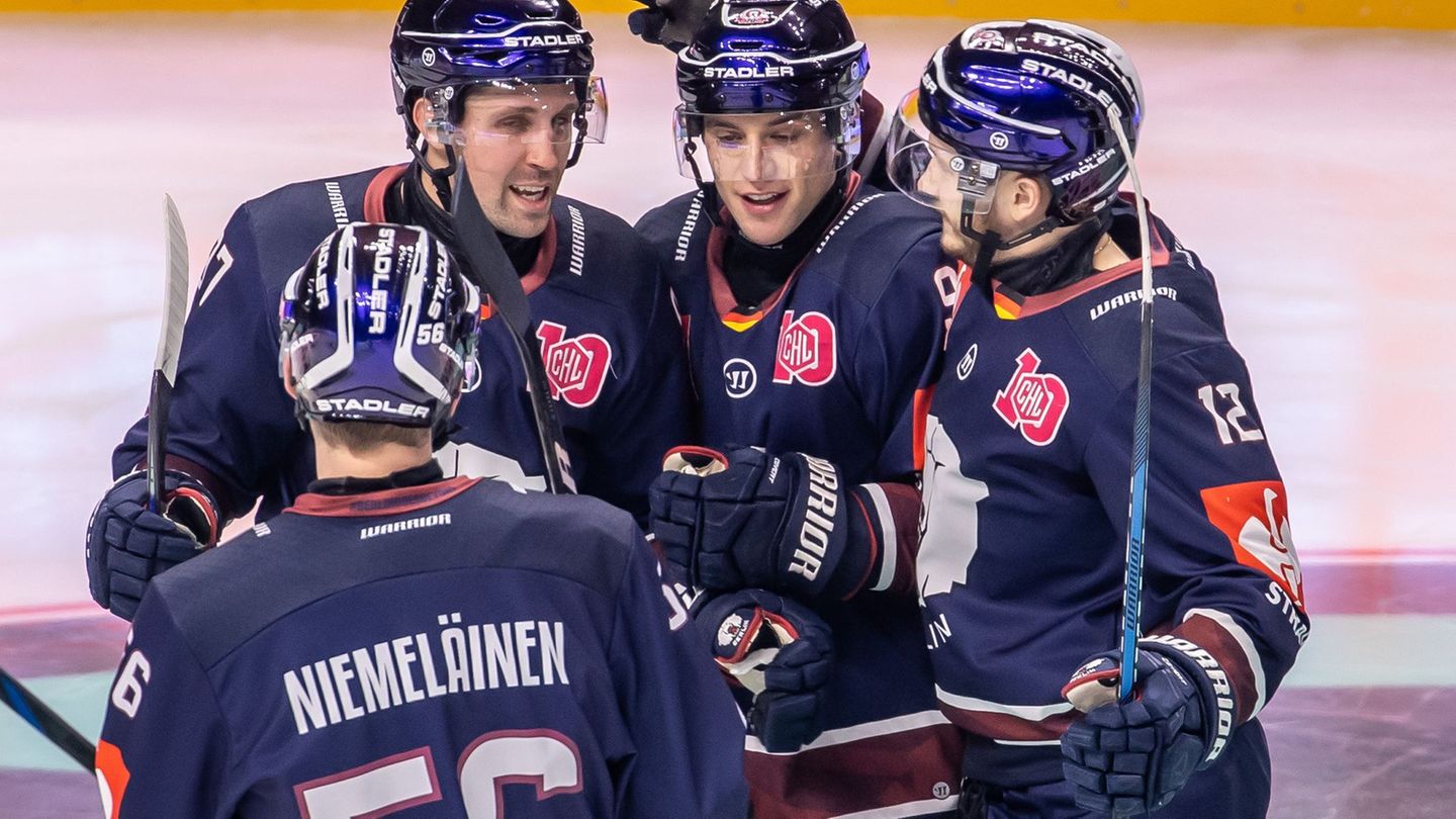 Deutsche Eishockey Liga: Eisbären Berlin gewinnen mit 6:3 in Schwenningen