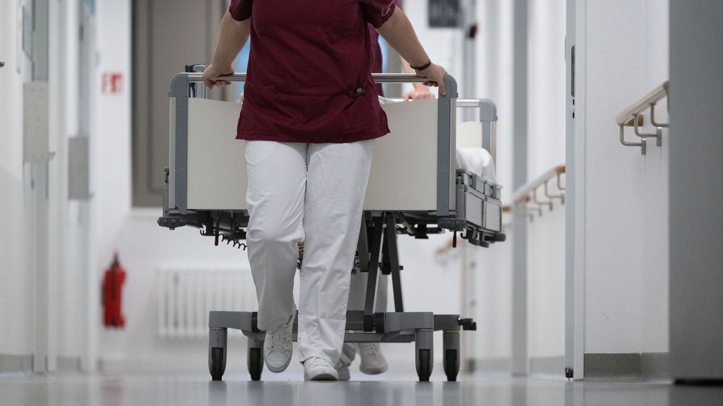 Tarifstreit: Warnstreiks in Kliniken gehen weiter