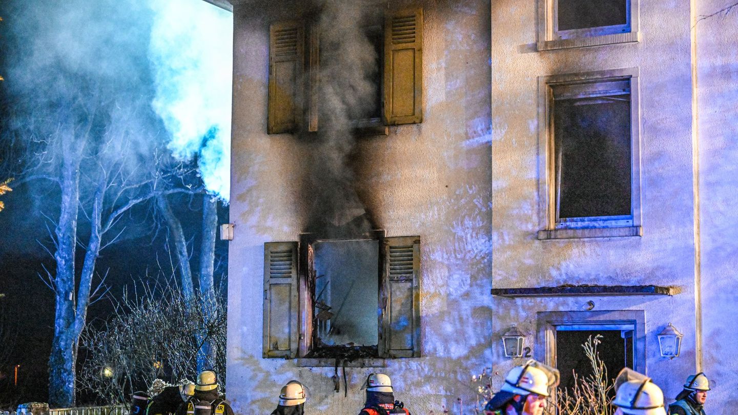 Feuerwehreinsatz in Kehl: Schwerverletzte aus brennendem Haus gerettet