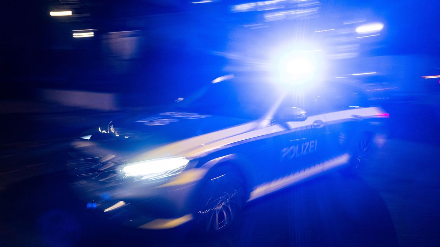 Mit 160 Stundenkilometern: Autofahrer ohne Führerschein flüchtet vor Kontrolle