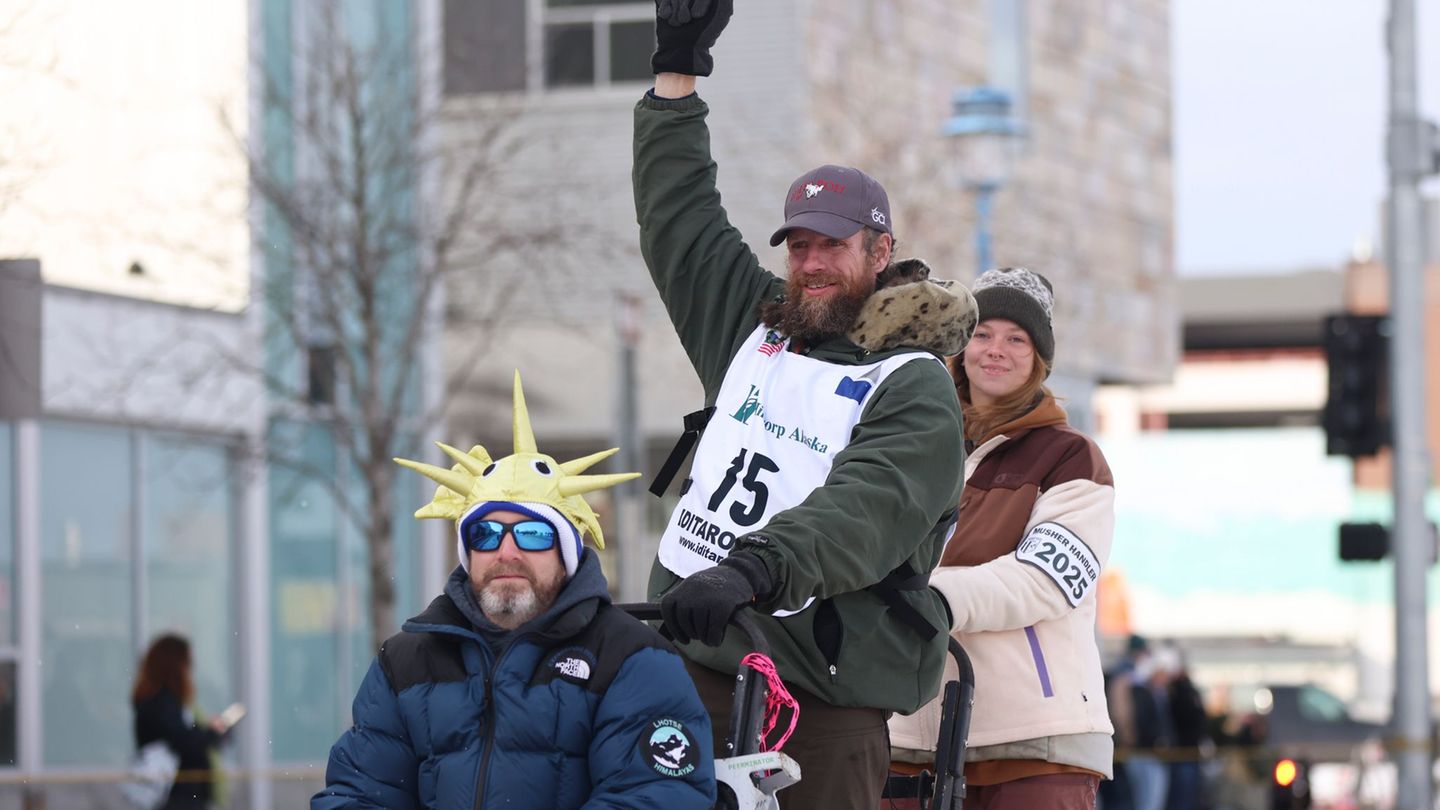 Iditarod: Ex-Fernsehstar gewinnt Hundeschlittenrennen in Alaska