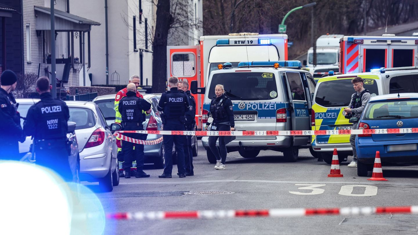 Großeinsatz: Schussabgabe aus Polizei-Waffe – Mann stirbt