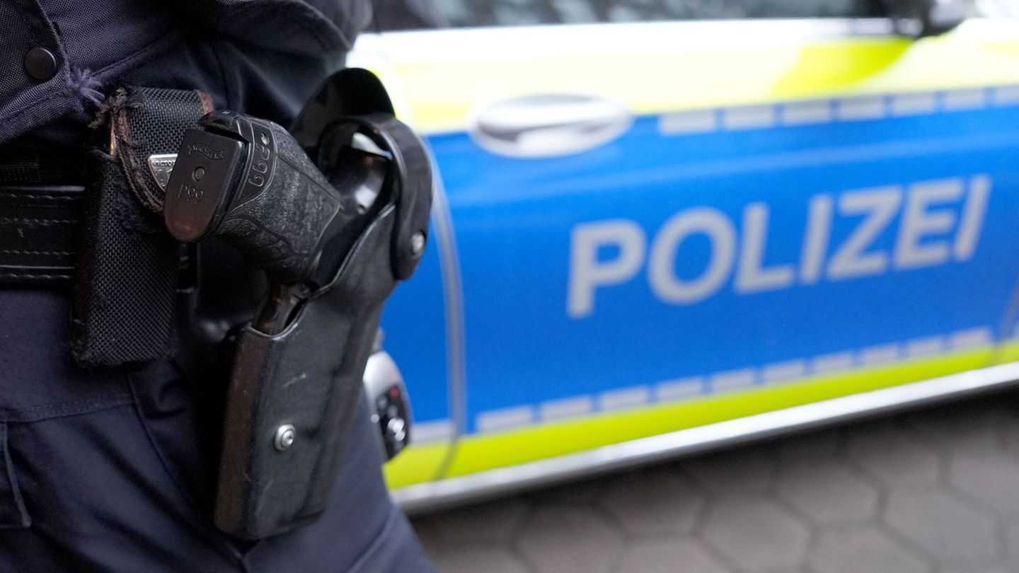 Durchsuchungen in Hamburg: Ermittlungen gegen 15 Polizisten wegen rechter Chats