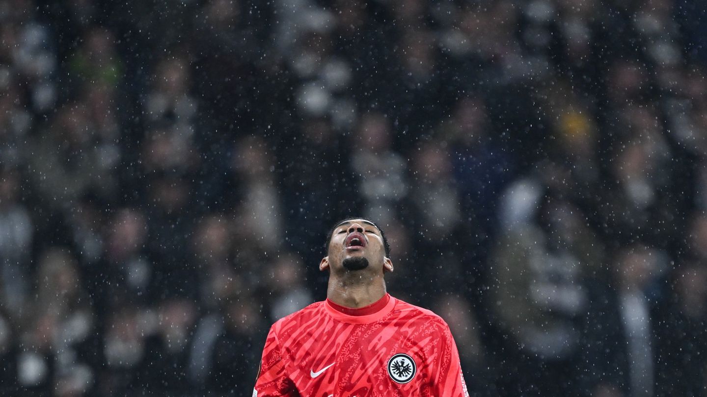 Fußball-Bundesliga: Frankfurt noch ohne Torwartplan nach langem Santos-Ausfall