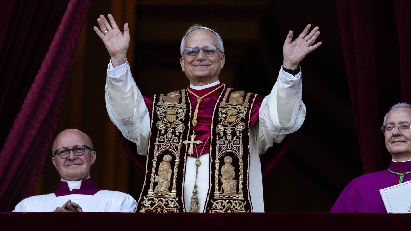 Netflix-Serie: Papstwahl bringt Dreh von „Emily in Paris“ durcheinander