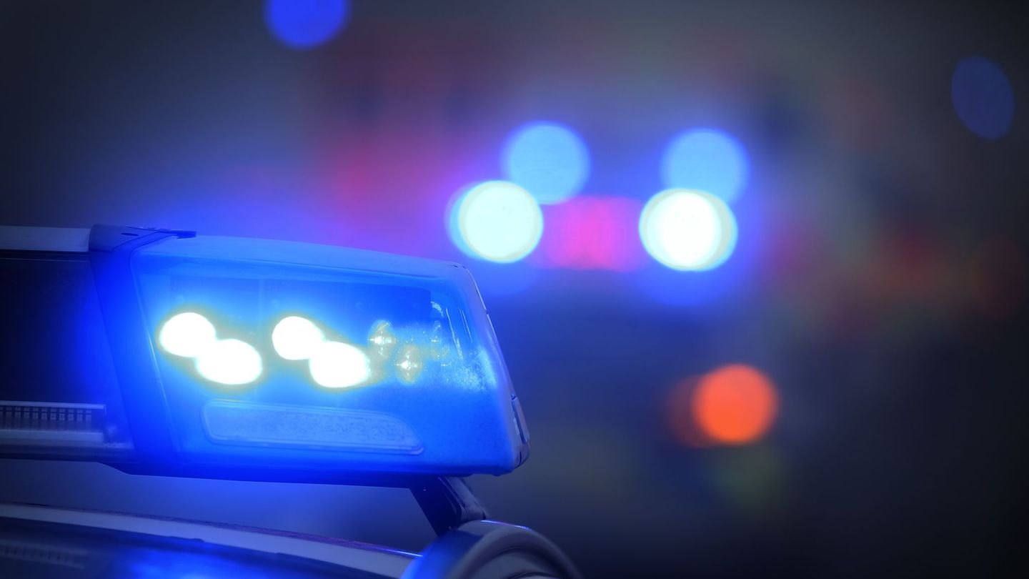 Verkehrsunfall: Radfahrer von Auto erfasst und schwer verletzt