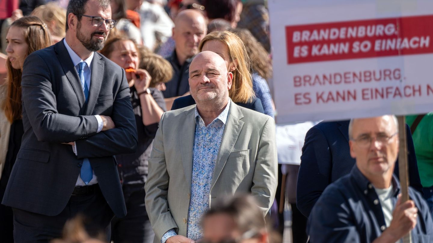 Unterrichtsausfall: Protest gegen Kürzungen – Minister will Stundentafel sichern