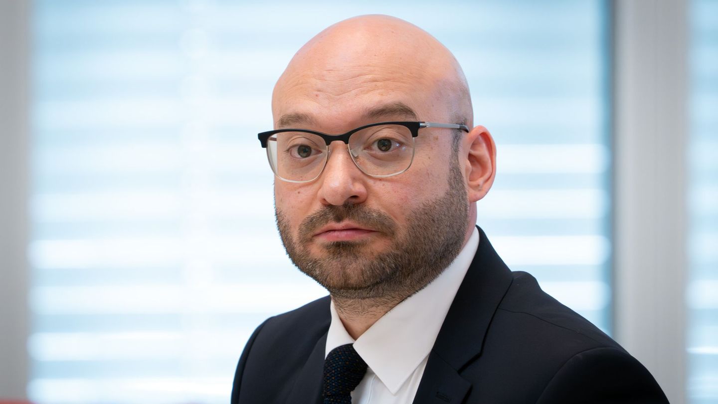Migrationspolitik: Innenminister: Wer untertaucht, soll Asylanspruch verlieren