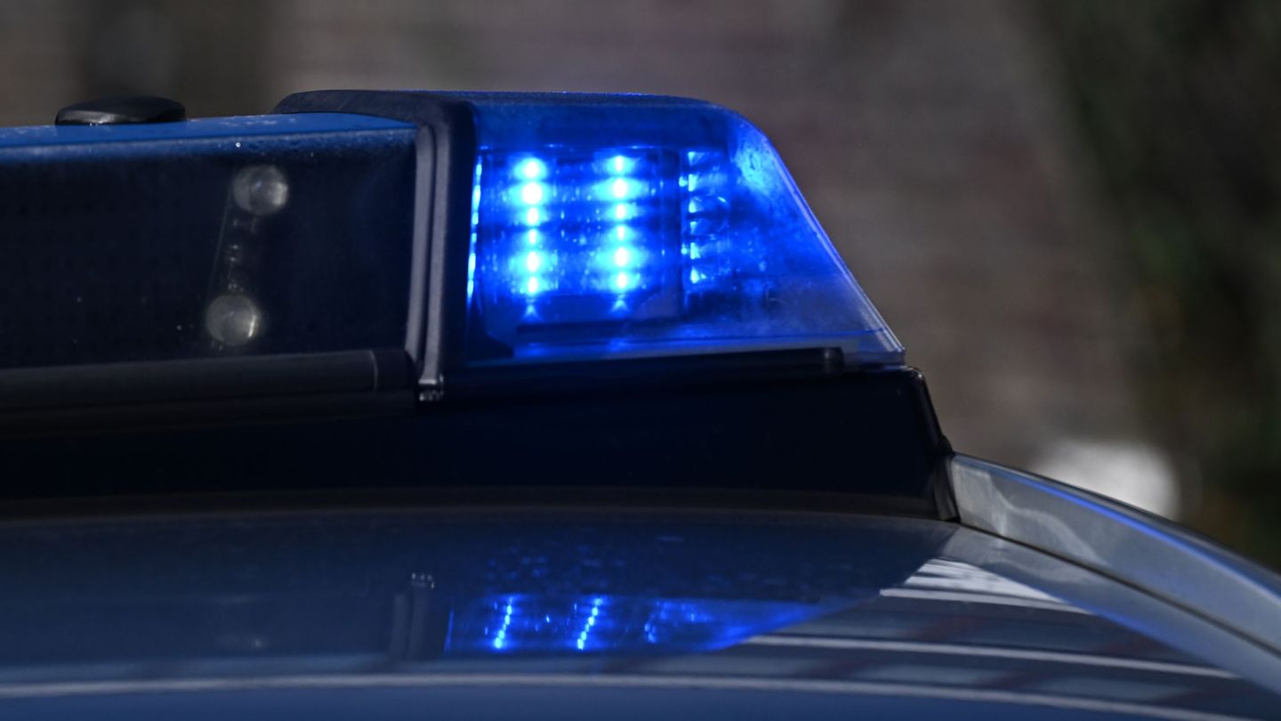 Gefahr für Straßenverkehr: Unbekannte entfernen 140 Kanaldeckel in Gießen