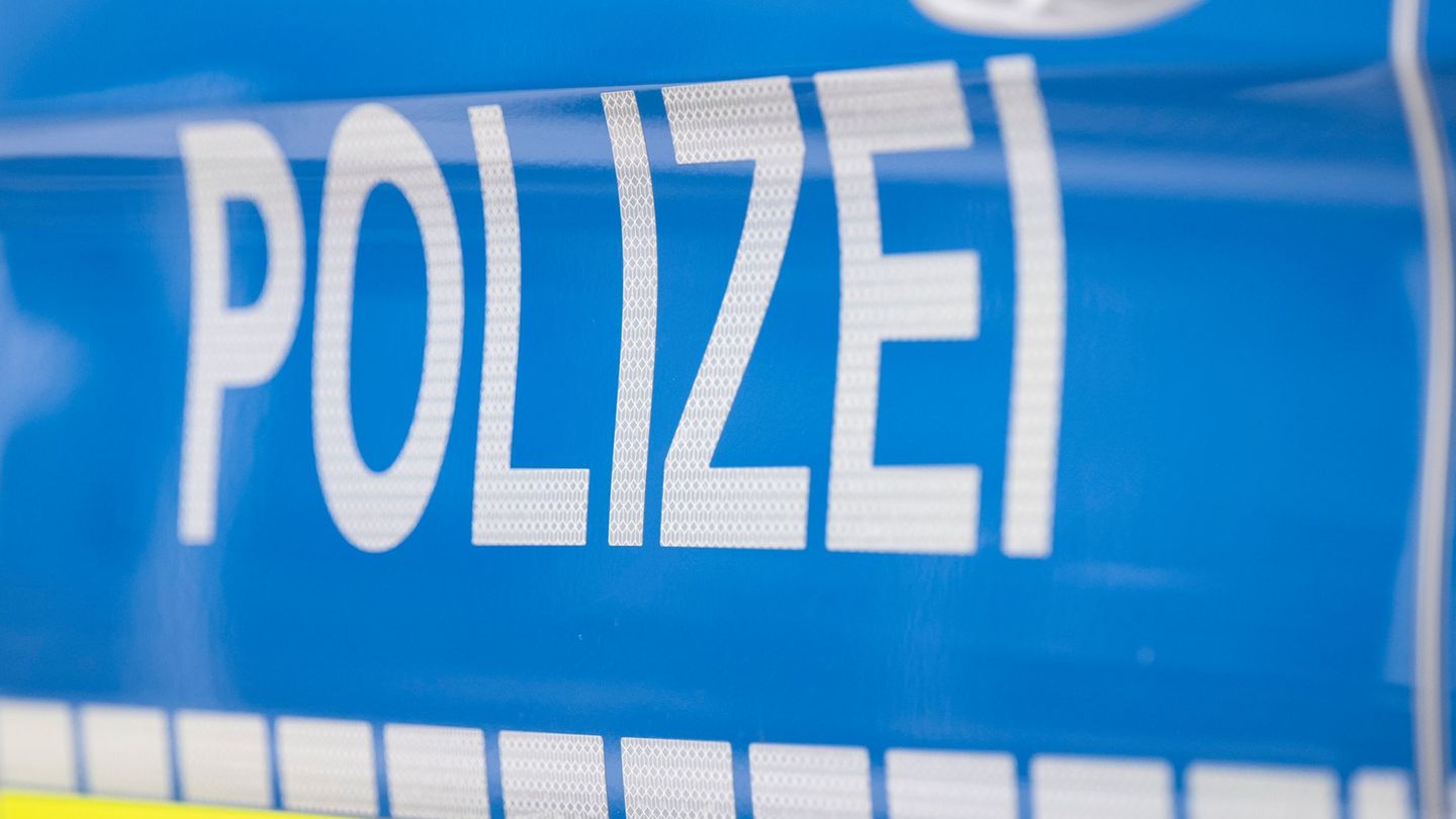 Landkreis Hersfeld-Rotenburg: Betonmischer kippt um – Fahrer schwer verletzt