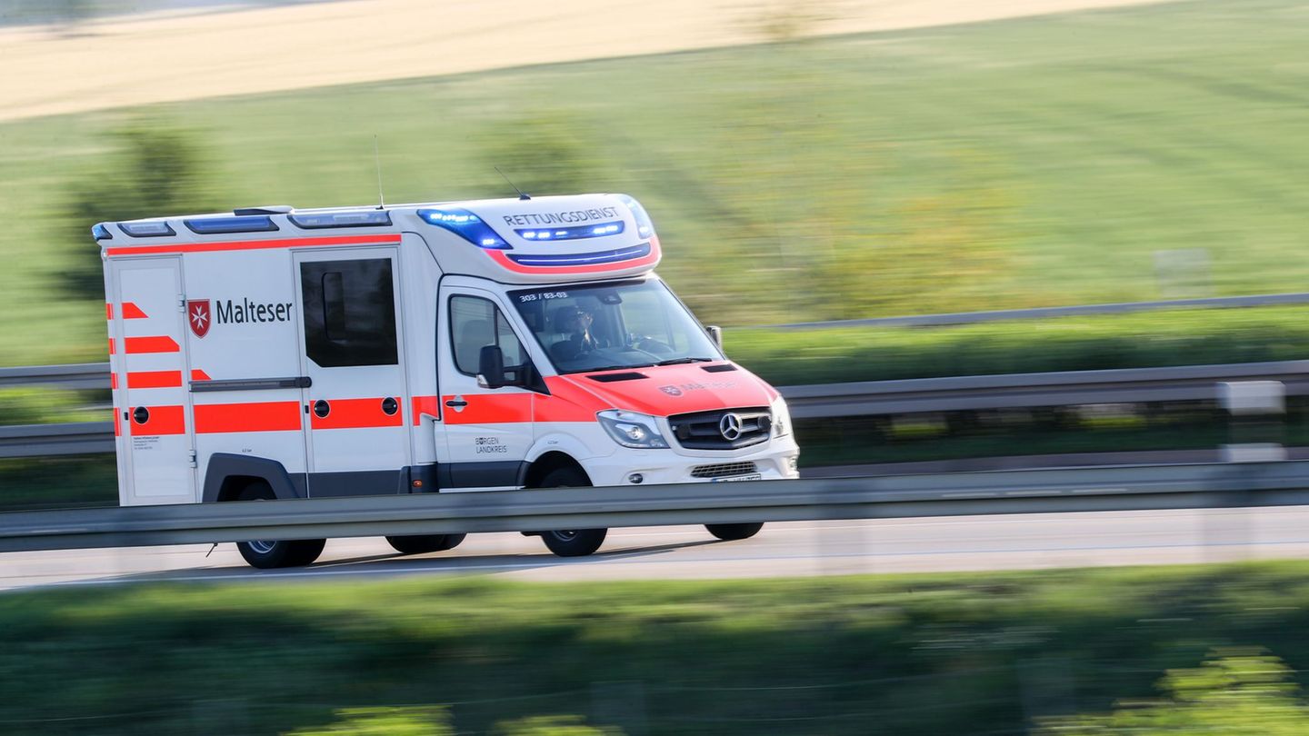 Unfälle: Kutsche kippt um – Mann mitgeschleift und schwer verletzt