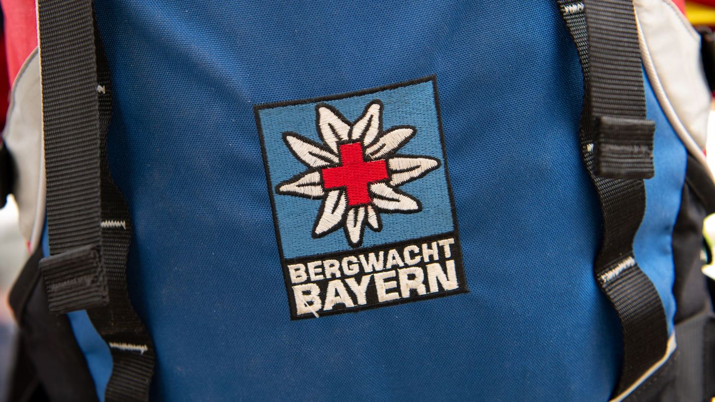 Bergunfall: Steinschlag trennt Urlauberin in den Alpen Fingerspitze ab